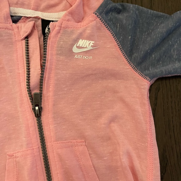 Baby girl onesie - Picture 3 of 4